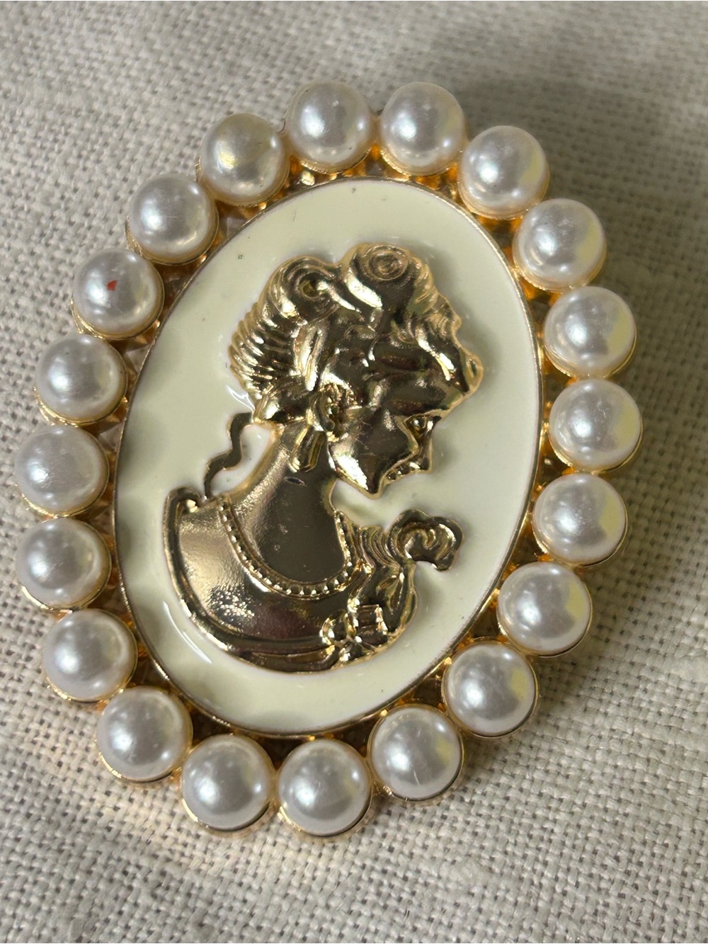 Gold and Cream Cameo Pearl Border Brooch